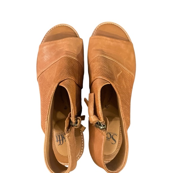 Sofft Women's Tan Open-Toe Sandals - Picture 5 of 12